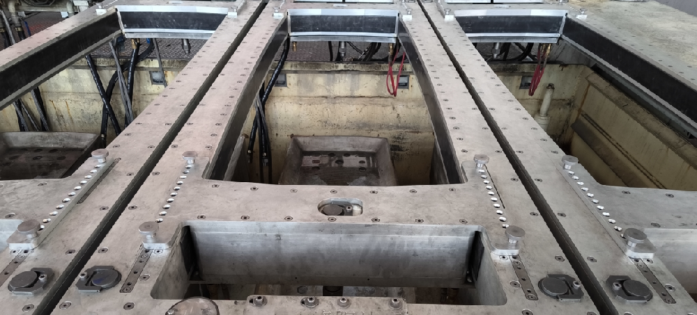 Slab mold