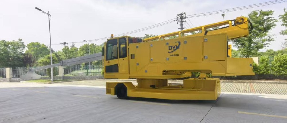 轮式扒渣车
